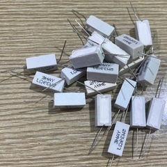 Điện trở sứ 5W chân cắm ±5% dáng Nằm - 39R - 10 Con
