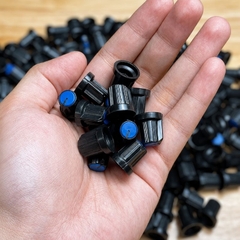 Núm Vặn Volume Nhựa Màu Xanh Trục Hoa Mai