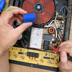 Tụ Bếp Từ 8uF 275VAC/400VDC Màu Đen Loại Đứng