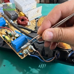 Tụ Bếp Từ 10uF 275VAC/400VDC Màu Đen Loại Đứng Xát Nhỏ
