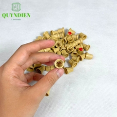 Núm Nhựa Volumn Màu Đỏ Thân Vàng