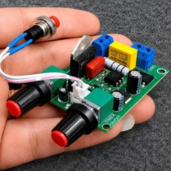 Núm Nhựa Volume Màu Đỏ Thân Đen