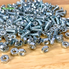 Ốc Vít M4=4x10mm Kèm Tán Ren Mịn Đầu Dù Màu Trắng