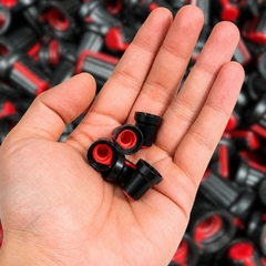 Núm Nhựa Volume Màu Đỏ Thân Đen