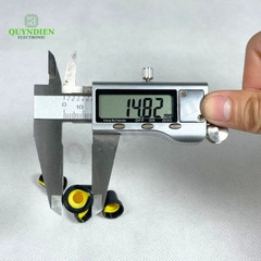 Núm Nhựa Volumn Màu Vàng - Thân Đen