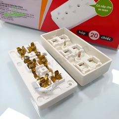 Ổ Cắm Có Nắp Che E14N An Toàn Bền Bỉ Bảo Vệ Người Dùng Tối Đa