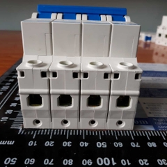 CB MCB AUTOMAX aptomat HÃNG CHINT ĐÓNG CẮT 4P 4 pha BỐN NXB-63Z 16A 20A 32A 40A 60A kde3657
