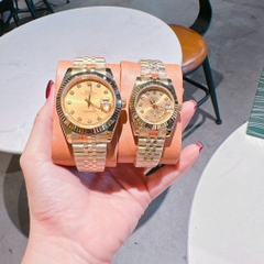 Rolex Mặt Niềng Khía |Cặp Đôi |Dây Kim Loại Vàng Gold |Máy Pin (Máy Quartz) |Size 41x31mm