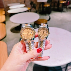 Rolex Niềng Khía |Cặp Đôi |Mặt Vàng |Dây Kim Loại Demi Gold |Máy Pin (Máy Quartz) |Size 41x31mm