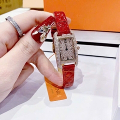 Davena Mặt Chữ Nhật |Nữ Giới |Đính Đá |Rose Gold |Dây Da Đỏ |Máy Pin (Quartz) |Size 21x27mm