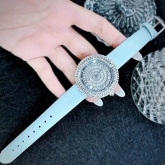 Davena Mặt Xoay |Nữ Giới |Full Đá Trắng Silver |Dây Da Xanh |Máy Pin (Quartz) |Size 39mm
