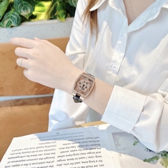 Davena Trăng Sao Xoay |Nữ Giới |Mặt Rose Gold |Dây Da Đen |Máy Pin (Quartz) |Size 32x44mm