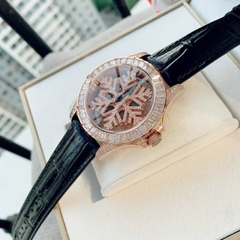 Davena Hoa Tuyết Xoay |Nữ Giới |Đính Đá Rose Gold |Dây Da Đen |Máy Pin (Máy Quartz) |Size 39mm