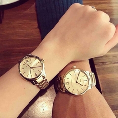 Burberry The Classic |Cặp Đôi |Mặt Tròn |Dây Kim Loại Vàng Gold |Size 40x32mm