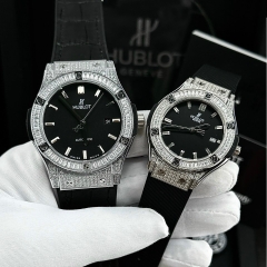 Hublot Đính Full Đá |Cặp Đôi |Mặt Tròn |Mặt Đen |Dây Da Bọc Cao Su Đen |Size 34x42mm