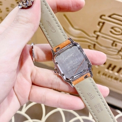 Cartier Santos |Nữ Giới |Mặt Vuông |Đính Đá |Dây Da Cam |Máy Pin (Quartz) |Size 24x33mm