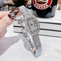 Chopard Geneve |Nữ Giới |Mặt Oval |Full Đá |Dây Kim Loại Silver |Máy Pin (Quartz) |Size 20x35mm