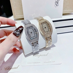 Chopard Geneve |Nữ Giới |Mặt Oval |Full Đá |Dây Vàng Gold |Máy Pin (Quartz) |Size 20x35mm