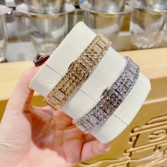 Chopard Geneve |Nữ Giới |Mặt Oval |Full Đá |Dây Vàng Gold |Máy Pin (Quartz) |Size 20x35mm