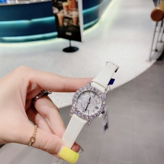 Chopard L'Heure Du Diamant |Nữ Giới |Mặt Full Đá |Dây Da Trắng |Máy Pin (Quartz) |Size 32mm