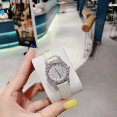 Chopard L'Heure Du Diamant |Nữ Giới |Mặt Full Đá |Dây Da Trắng |Máy Pin (Quartz) |Size 32mm