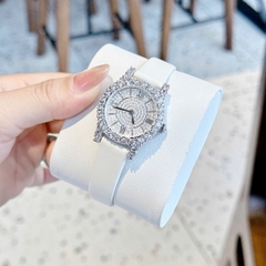 Chopard Mặt Oval |Nữ Giới |Full Đá Swarovski Silver |Dây Da Trắng |Máy Pin (Quartz) |Size 32mm