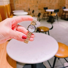 Christian Dior Mặt Khắc Logo Trắng |Nữ Giới |Dây Kim Loại Vàng Gold |Máy Pin (Quartz) |Size 28mm