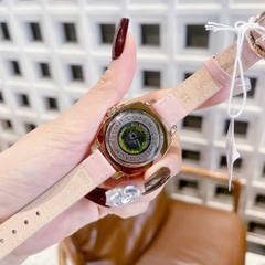 Coach Boyfriend |Nữ Giới |Rose Gold |Đính Đá |Dây Da Hồng |Máy Pin (Quartz) |Size 34mm