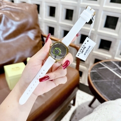Coach Signature Boyfriend |Nữ Giới |Vàng Gold |Dây Sillicone Trắng |Máy Pin (Quartz) |Size 34mm