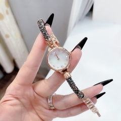 Davena Lắc Tay |Nữ Giới |Rose Gold |Đính Đá Xanh |Dây Kim Loại |Máy Pin |Size Nhỏ 28mm