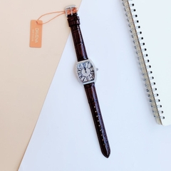 Davena Mặt Oval |Nữ Giới |Full Đá Swarovski |Dây Da Nâu |Máy Pin (Máy Quartz) |Size 32x36mm