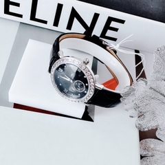 Davena Mặt Tròn Đen |Nữ Giới |Đính Viền Đá |Dây Da Vân Đen |Máy Pin (Quartz) |Size Lớn 38mm