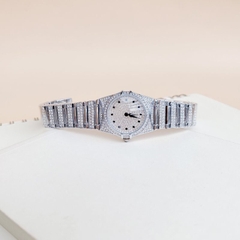 Davena Trắng Silver |Nữ Giới |Mặt Tròn |Full Đá |Dây Kim Loại |Máy Pin (Quartz) |Size Nhỏ 28mm