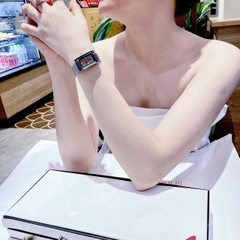 Gucci G-Frame |Nữ |Mặt Chữ Nhật Nhiều Màu |Dây Lưới Silver |Máy Pin (Quartz) |Size 21x34mm