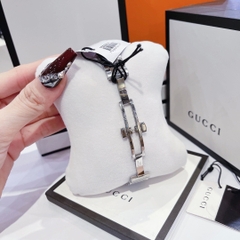 Gucci G-Timeless Iconic |Nữ |Chú Ong Trắng |Dây Kim Loại Silver |Máy Pin (Quartz) |Size 28mm