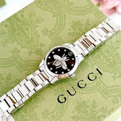 Gucci G-Timeless |Nữ |Họa Tiết Con Ong Đen |Dây Kim Loại Silver |Máy Pin (Quartz) |Size 28mm