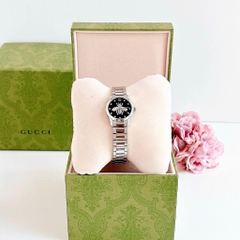 Gucci G-Timeless |Nữ |Họa Tiết Con Ong Đen |Dây Kim Loại Silver |Máy Pin (Quartz) |Size 28mm
