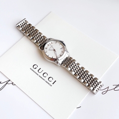 Gucci G-Timeless |Nữ Giới |Mặt Màu Trắng |Dây Kim Loại Silver |Máy Pin (Quartz) |Size 28mm