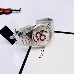 Gucci G-Timeless Snake Motif |Nam |Mặt In Rắn 3D |Dây Kim Loại Silver |Máy Pin (Quartz) |Size 38mm