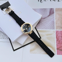 Gucci Interlocking |Nữ Giới |Vàng Gold |Dây Da Đen |Máy Pin (Quartz) |Size 36mm