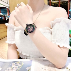 Guess Asteria |Nữ Giới |Hologram Tím |Dây Cao Su Xám Nhũ |Máy Pin (Quartz) |Size 40mm