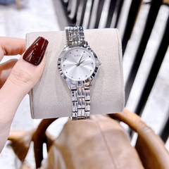 Guess Chelsea |Nữ Giới |Mặt Tròn Trắng |Dây Kim Loại Silver |Máy Pin (Quartz) |Size 30mm