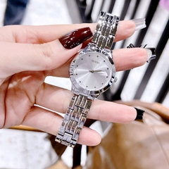 Guess Chelsea |Nữ Giới |Mặt Tròn Trắng |Dây Kim Loại Silver |Máy Pin (Quartz) |Size 30mm