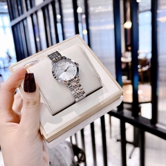 Guess Chelsea |Nữ Giới |Mặt Tròn Trắng |Dây Kim Loại Silver |Máy Pin (Quartz) |Size 30mm