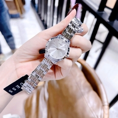 Guess Chelsea |Nữ Giới |Mặt Tròn Trắng |Dây Kim Loại Silver |Máy Pin (Quartz) |Size 30mm