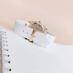 Guess Cut-Thru |Nữ Giới |Đính Đá Vàng Gold |Dây Sillicone Trắng |Máy Pin (Quartz) |Size 38mm