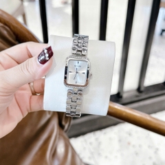 Guess Damenuhr |Nữ Giới |Mặt Chữ Nhật Trắng |Dây Kim Loại Silver |Máy Pin (Quartz) |Size 22mm