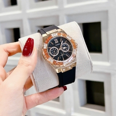 Guess Dáng Hublot |Nữ Giới |Rose Gold |Đính Đá |Dây Cao Su Đen |Máy Pin (Quartz) |Size 36mm