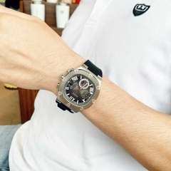 Guess Headline |Nam Giới |Mặt Vuông |Silver |Dây Silicone Đen |Máy Pin (Quartz) |Size 42mm