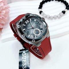 Guess Headline |Nam Giới |Mặt Vuông |Silver |Dây Sillicone Đỏ |Máy Pin (Quartz) |Size 42mm